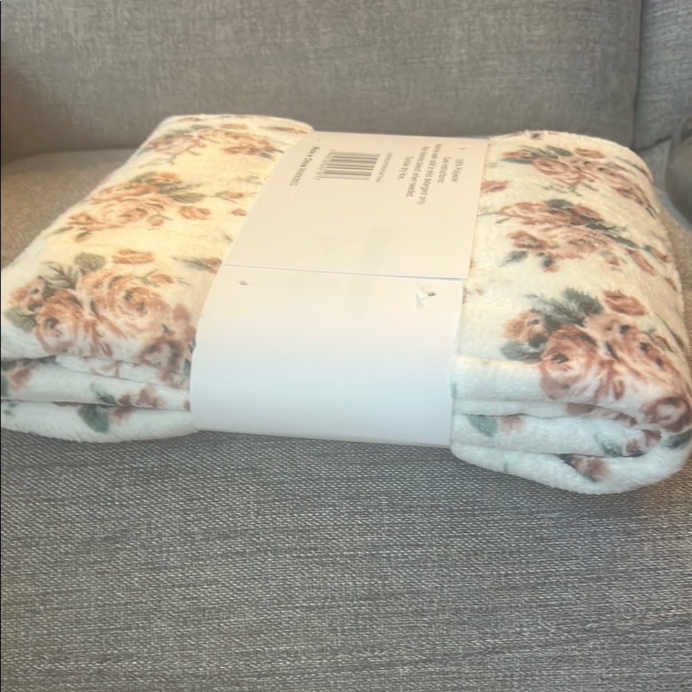 Ashley Cooper Floral Plush Throw Blanket - Cream and Pink - Picture 6 of 6